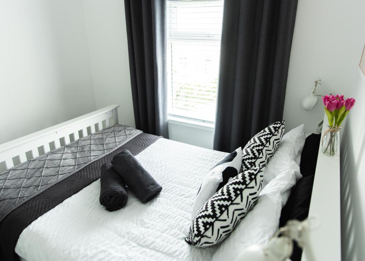 Entire Family Home , Large Rear Garden And Free Parking Belfast Bagian luar foto