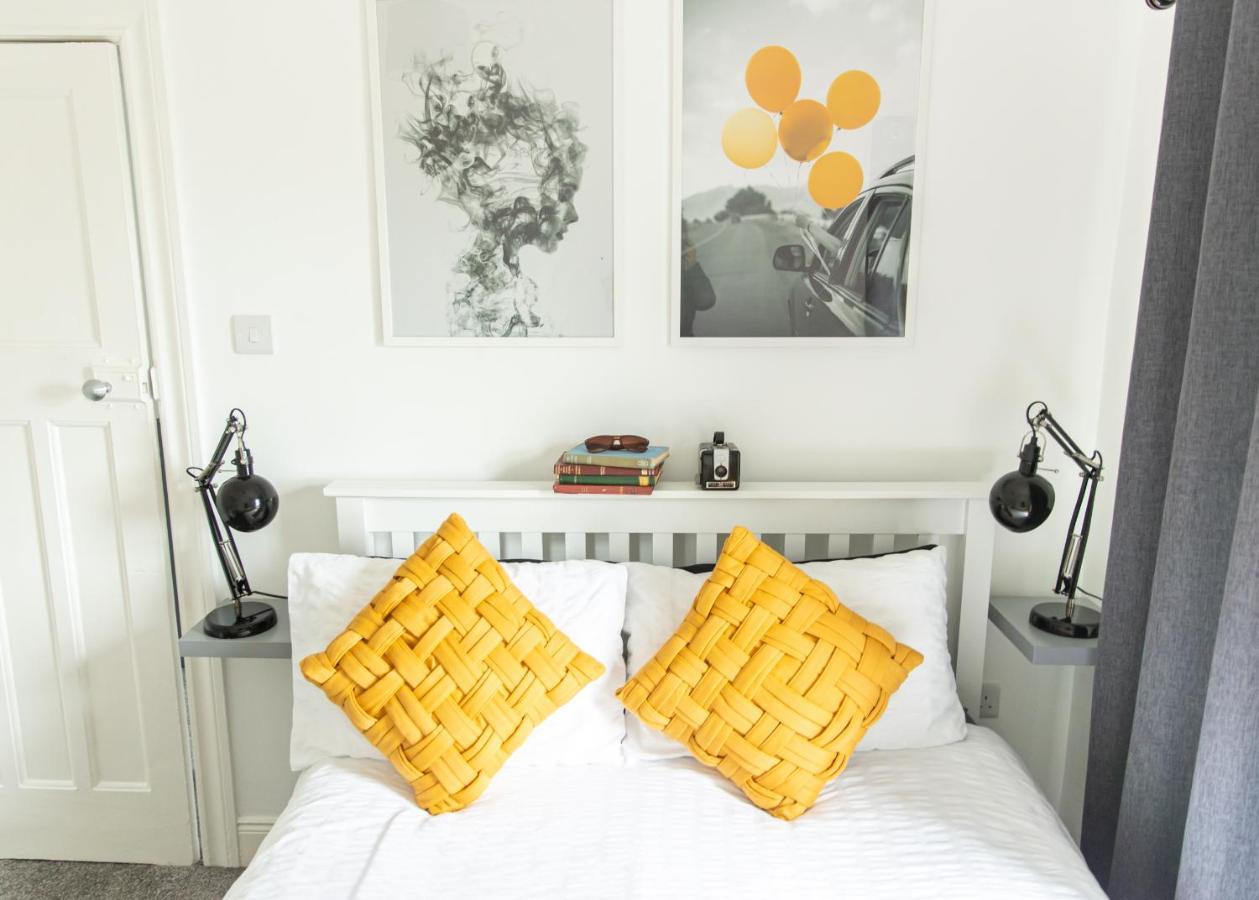 Entire Family Home , Large Rear Garden And Free Parking Belfast Bagian luar foto
